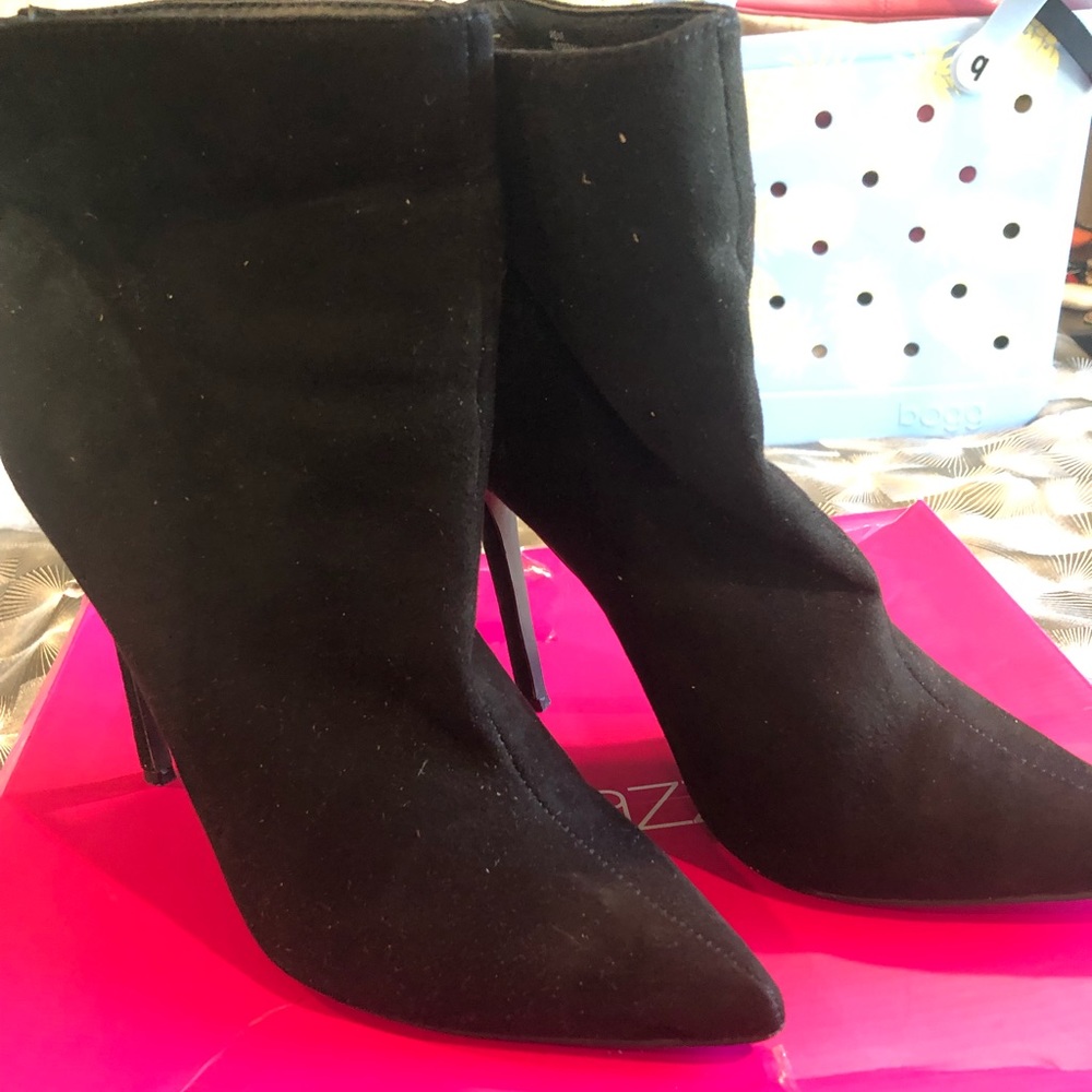 Pointed Toe Ankle Boot